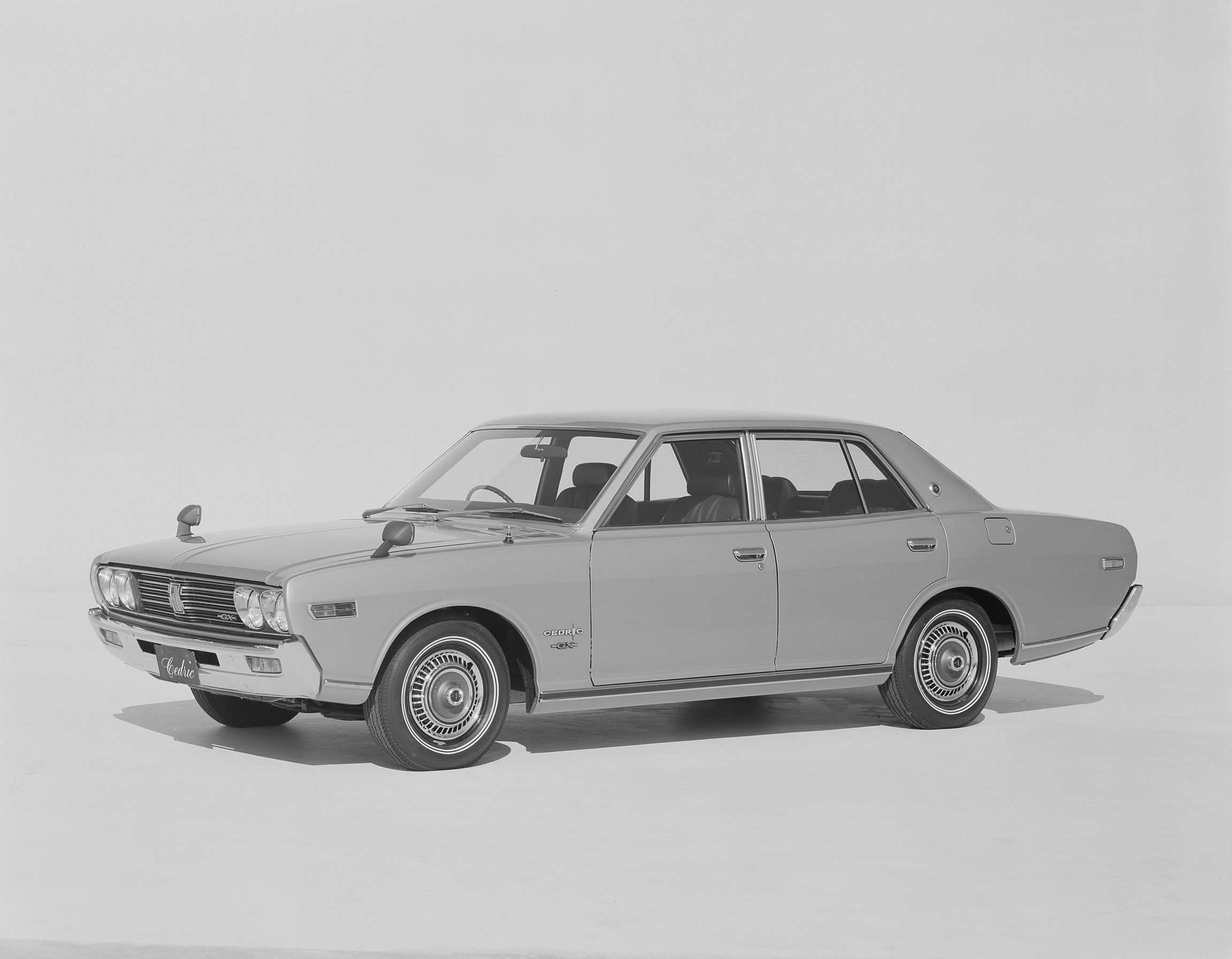 日產(chǎn)汽車(chē)公司向中國(guó)出口公爵(CEDRIC)轎車(chē)